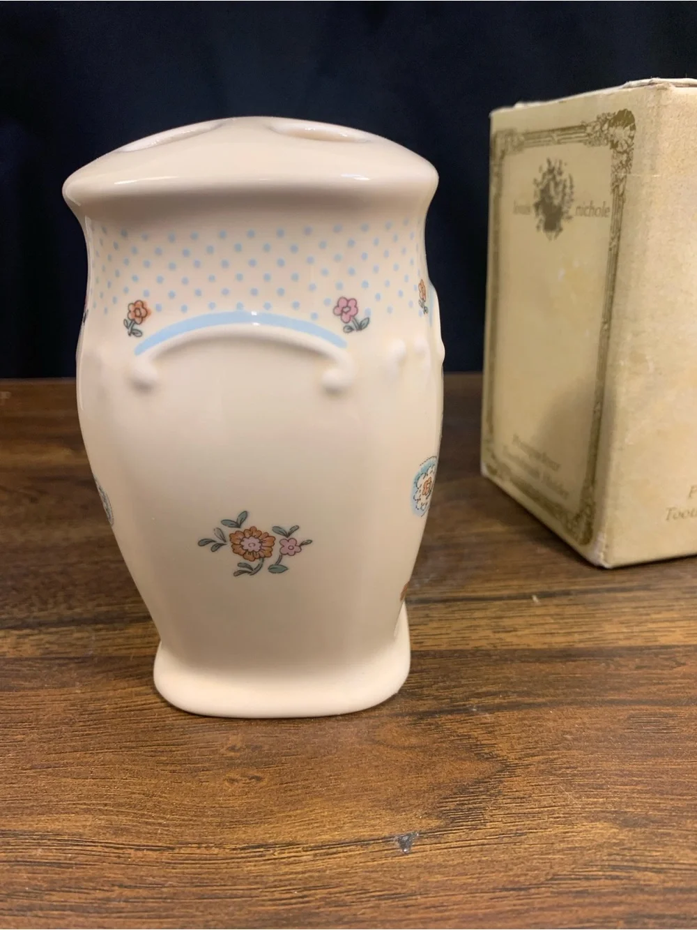 Vintage Louis Nichole Pompadour Toothbrush Holder - Cream Blue Cottagecore